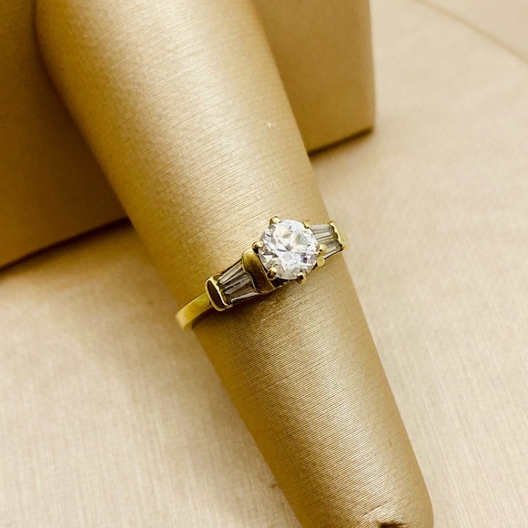 EUC Vintage 10k Yellow Gold Engagement Ring - Picture 4 of 15